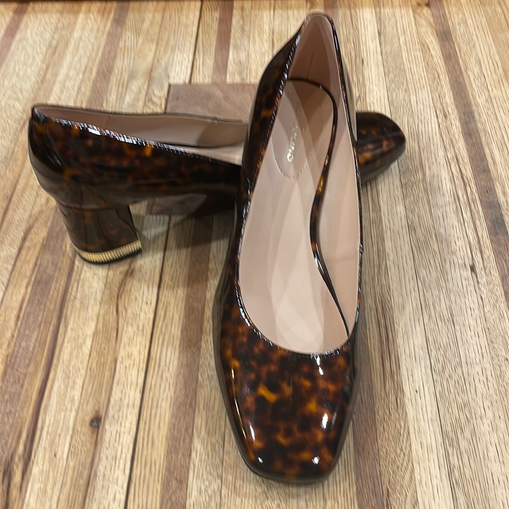 Bandolino patent leather pumps tortoise shell